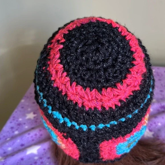 Crochet  flowers  beanie medium acrylic yarn new - Picture 3 of 9